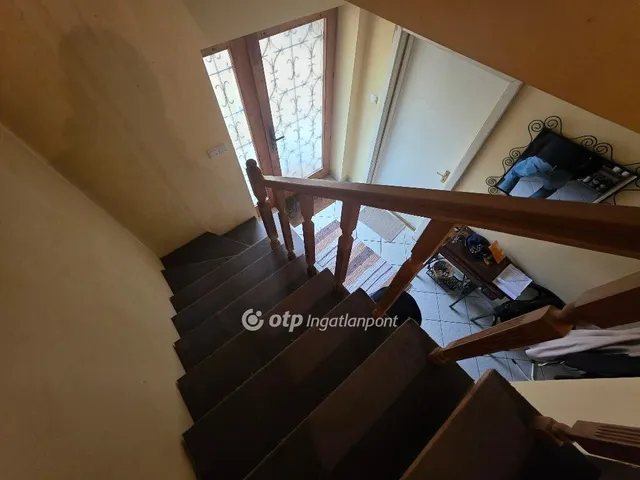 Eladó ház Üröm 219 nm