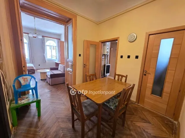 Eladó lakás Budapest VI. kerület 70 nm