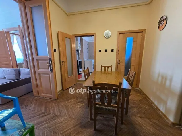 Eladó lakás Budapest VI. kerület 70 nm