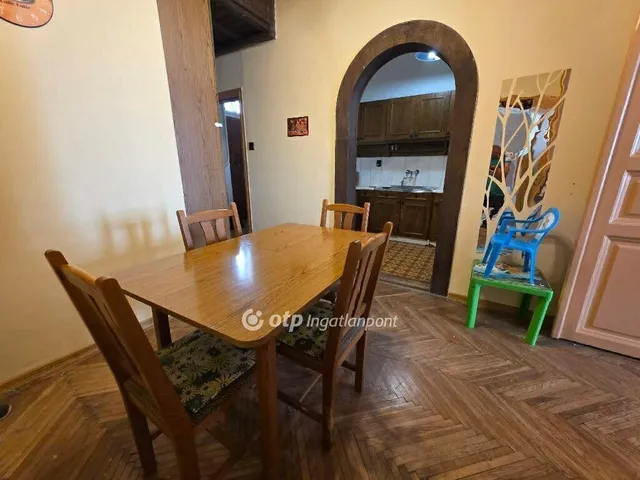 Eladó lakás Budapest VI. kerület 70 nm