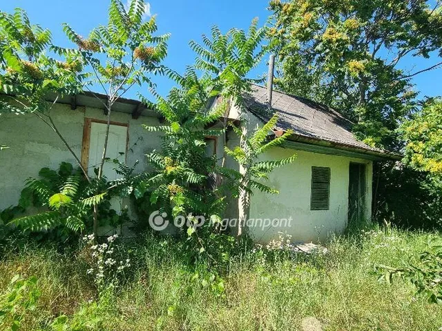 Eladó telek Kulcs 1187 nm