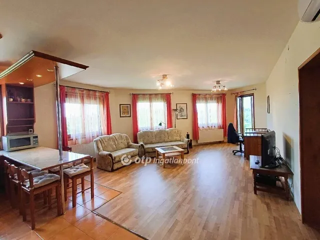 Eladó lakás Dunaújváros 101 nm