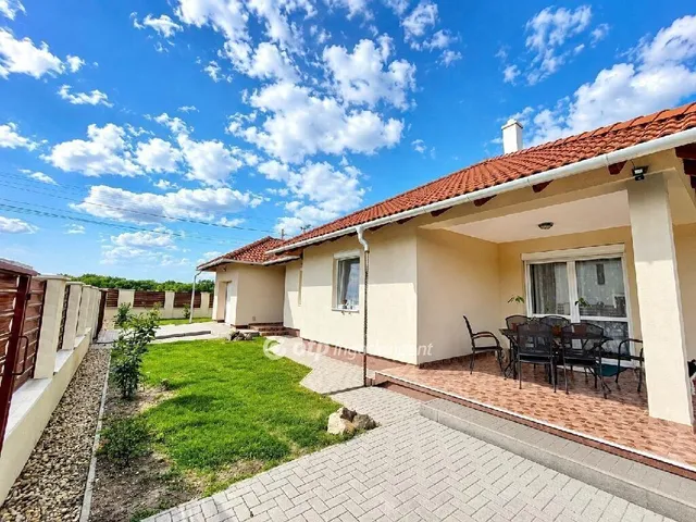 Eladó ház Tököl 140 nm