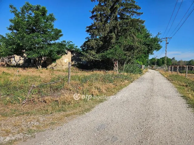Eladó telek Paks 1708 nm