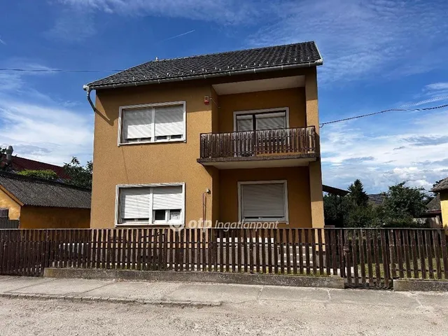 Eladó ház Dunavecse 186 nm