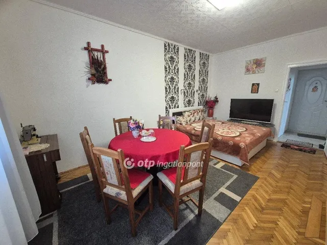 Eladó lakás Dunaújváros 49 nm