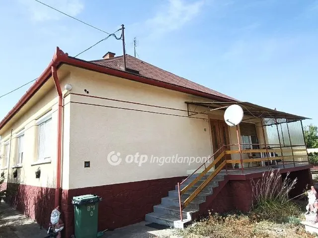 Eladó ház Apostag 120 nm