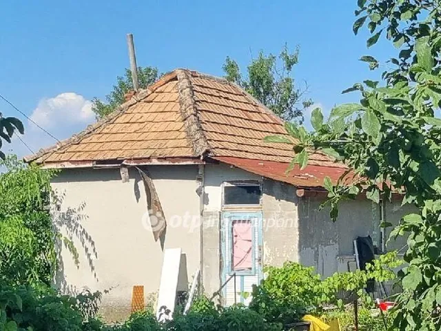 Eladó telek Kulcs 894 nm