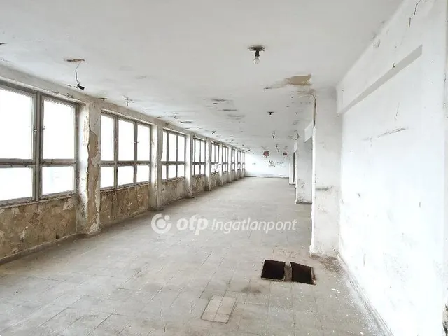Eladó kereskedelmi és ipari ingatlan Dunaújváros 355 nm