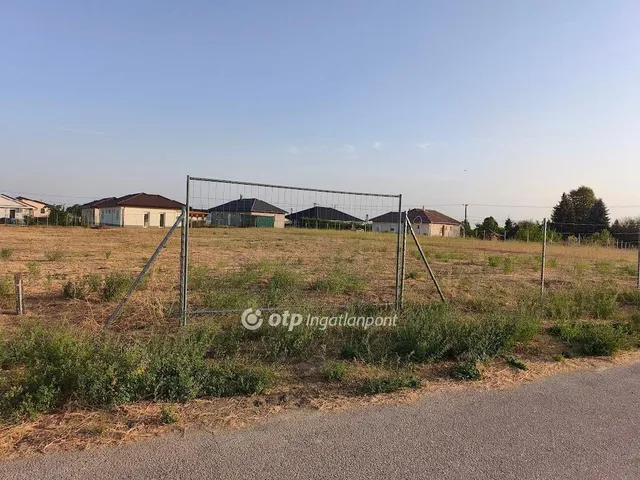 Eladó telek Kulcs 985 nm