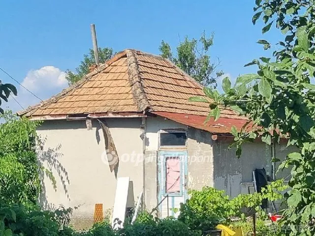 Eladó telek Kulcs 894 nm