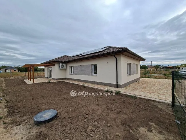 Eladó ház Kulcs 130 nm
