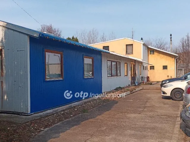 Kiadó kereskedelmi és ipari ingatlan Dunaújváros 7084 nm