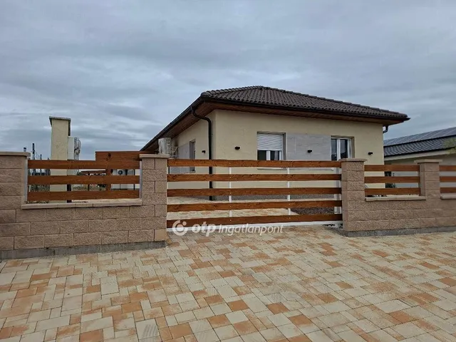 Eladó ház Kulcs 130 nm