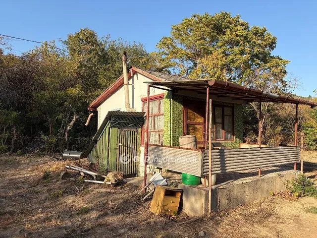 Eladó nyaraló Budaörs 15 nm