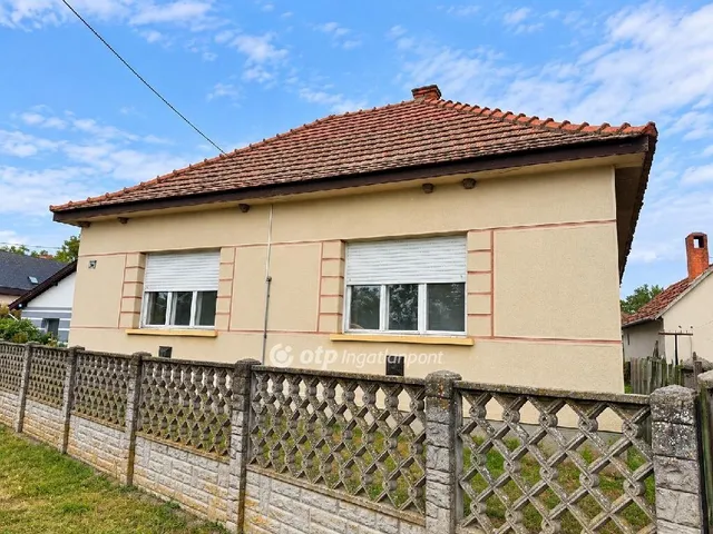 Eladó ház Makád 83 nm