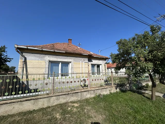 Eladó ház Tét 93 nm