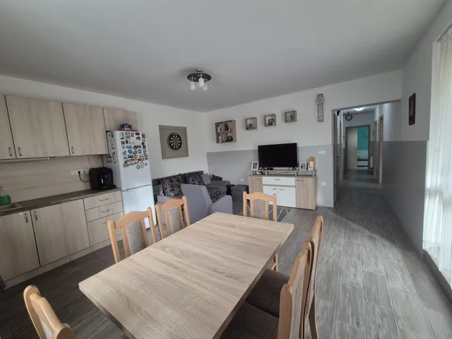 Eladó lakás Győrújbarát 76 nm