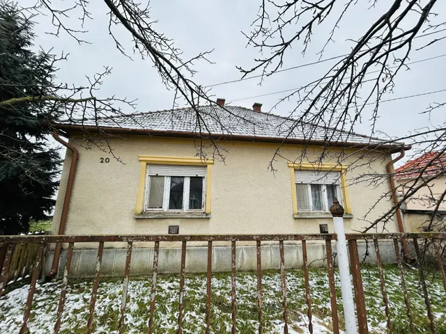 Eladó ház Tét 90 nm