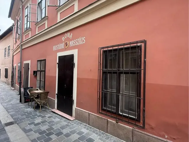 Kiadó kereskedelmi és ipari ingatlan Győr, Belváros 22 nm