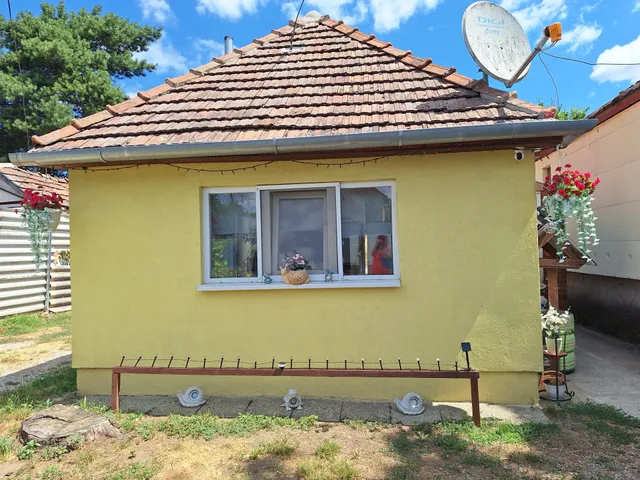 Eladó mezőgazdasági ingatlan Tét 30 nm