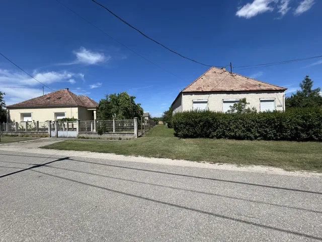 Eladó telek Győrújbarát, Kisbarát 5868 nm