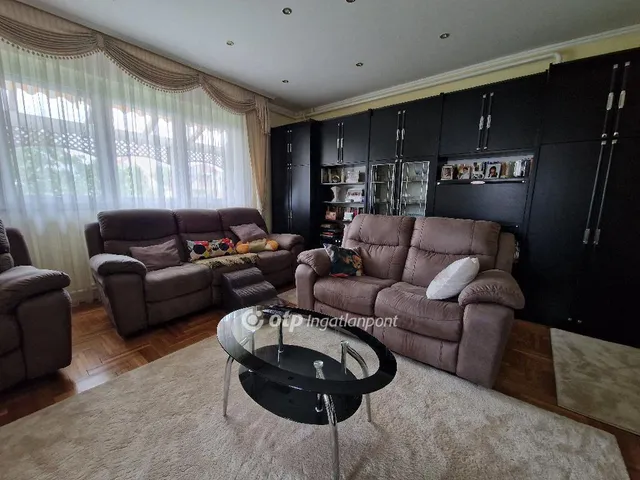 Eladó ház Debrecen, Veres Péter-kert 186 nm