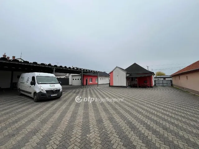 Eladó kereskedelmi és ipari ingatlan Hajdúböszörmény 1235 nm
