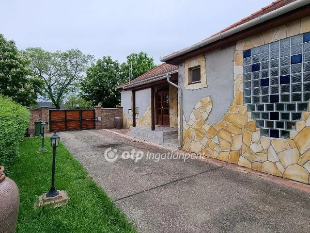 Eladó ház Balmazújváros, Szigetkert 206 nm