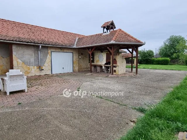 Eladó ház Balmazújváros, Szigetkert 206 nm