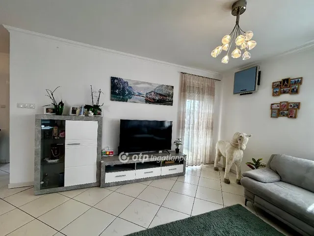 Eladó lakás Debrecen, Józsa 80 nm