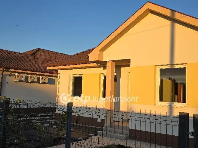 Eladó ház Debrecen, Pércsikert 153 nm