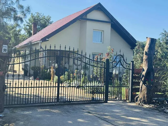 Eladó mezőgazdasági ingatlan Debrecen, Domokos Márton-kert 135 nm