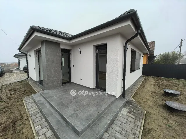 Eladó ház Hajdúsámson 99 nm