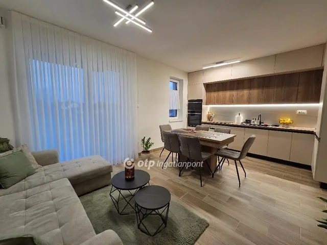 Kiadó lakás Debrecen, Homokkert 62 nm