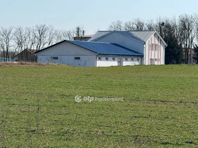 Eladó kereskedelmi és ipari ingatlan Hajdúsámson 74158 nm