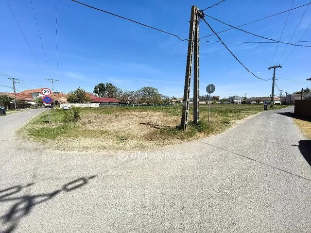 Eladó telek Mikepércs 1072 nm