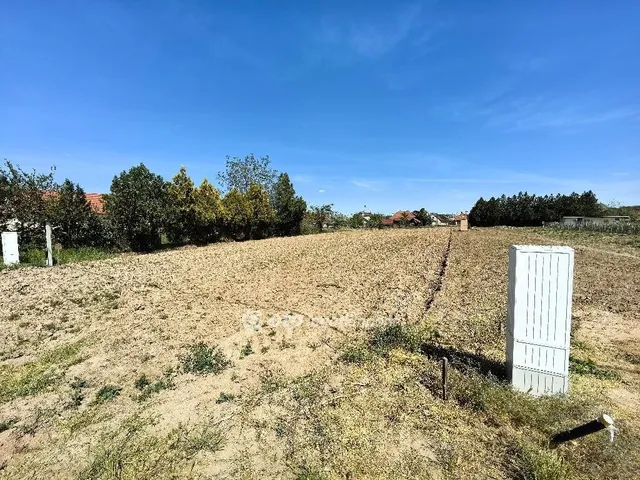 Eladó telek Mikepércs 1292 nm