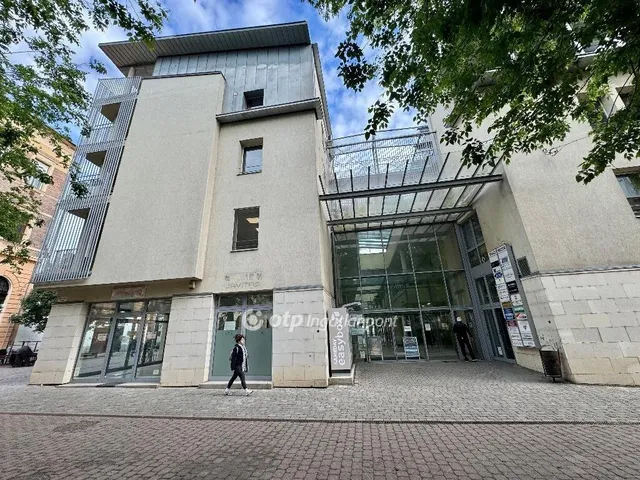 Eladó kereskedelmi és ipari ingatlan Debrecen, Belváros 27 nm