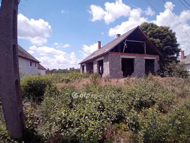Eladó telek Hajdúszovát 842 nm