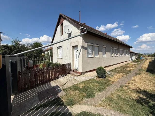 Eladó ház Szerep 118 nm