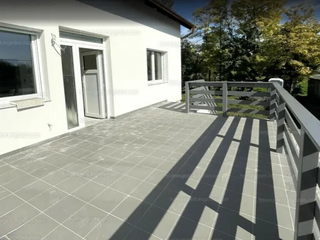 Eladó lakás Darnózseli 104 nm