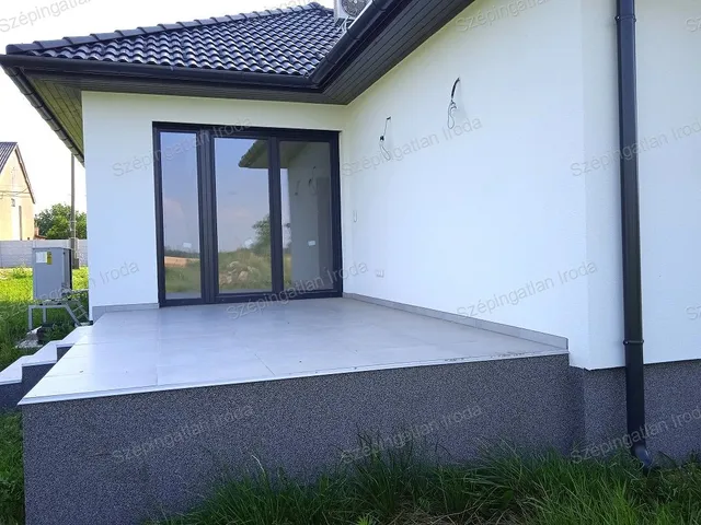 Eladó ház Röjtökmuzsaj 110 nm