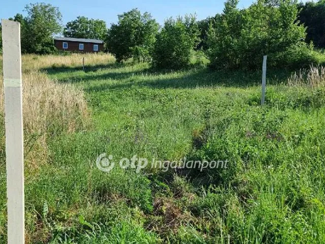 Eladó telek Balatonkenese 1440 nm