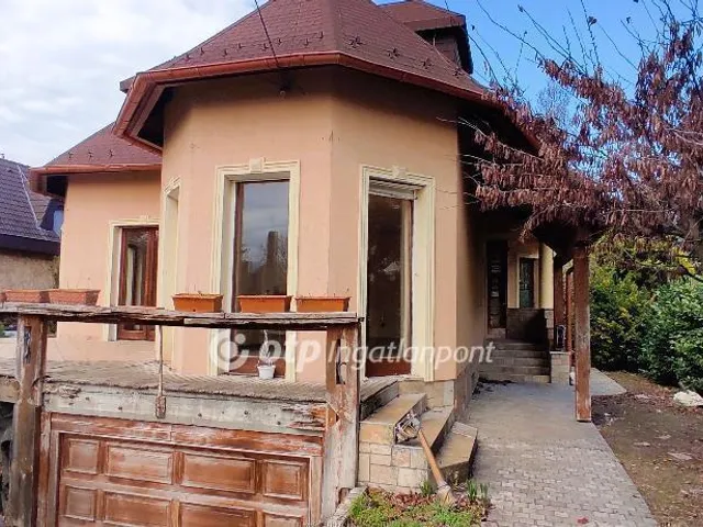Eladó ház Budapest XVI. kerület 241 nm