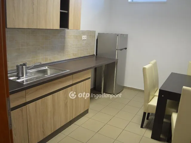 Kiadó kereskedelmi és ipari ingatlan Budapest XVIII. kerület, Lakatostelep 147 nm