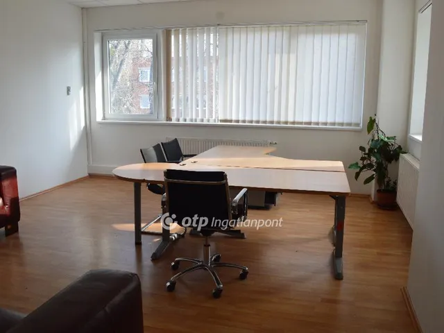 Kiadó kereskedelmi és ipari ingatlan Budapest XVIII. kerület, Lakatostelep 147 nm