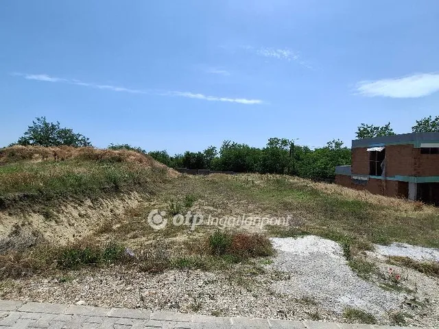 Eladó telek Fonyód 730 nm