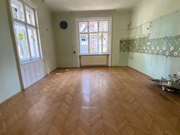 Eladó ház Budapest III. kerület 450 nm