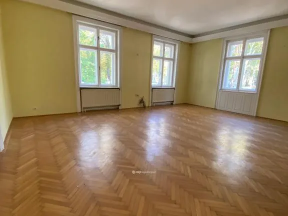 Eladó ház Budapest III. kerület 450 nm